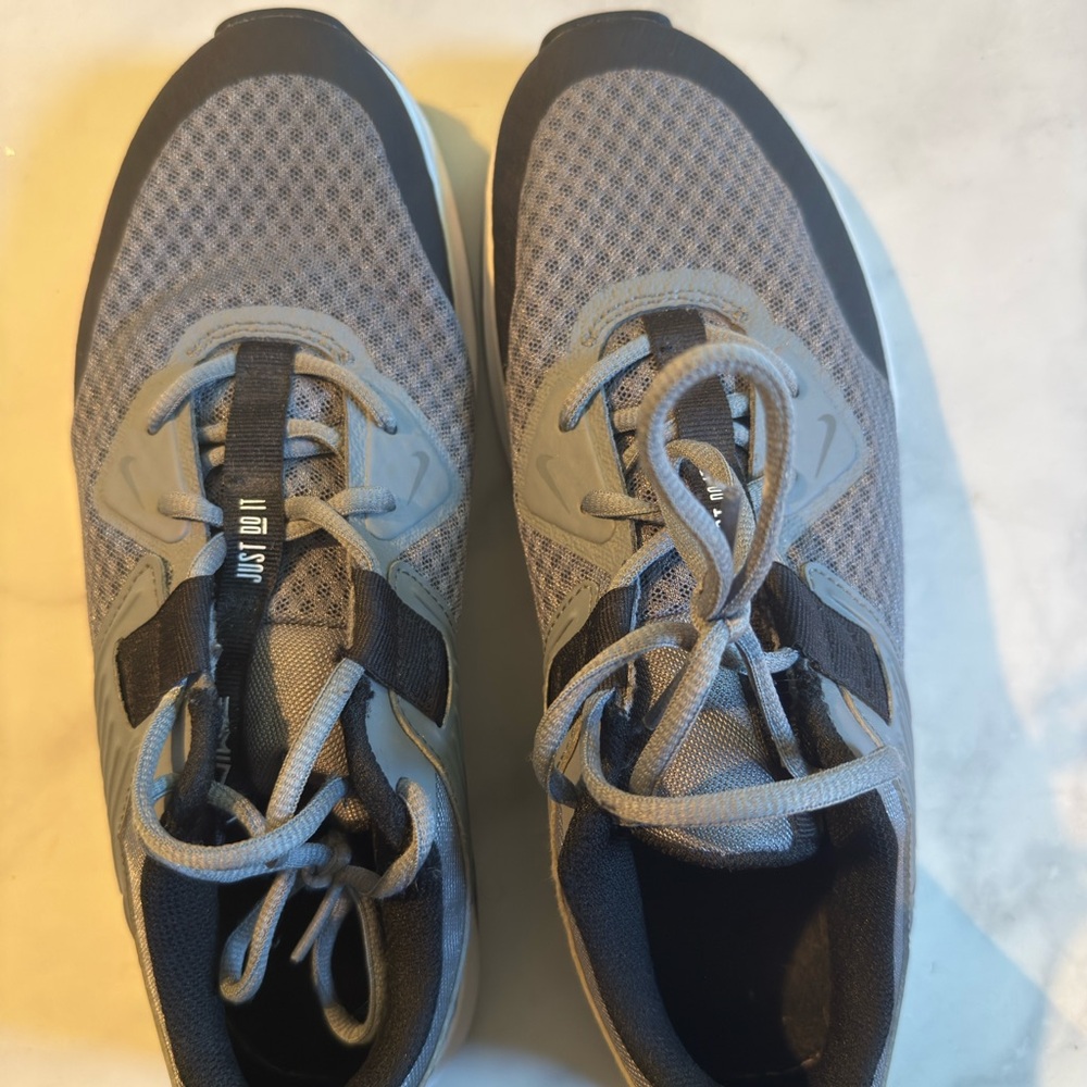 Nike Men's Gray Athletic Sneakers - size 9.5 style code: CU3580-001